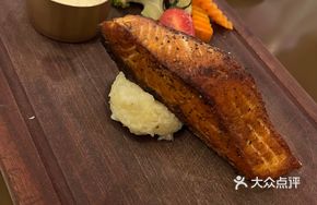 Charcoal-Grilled Salmon