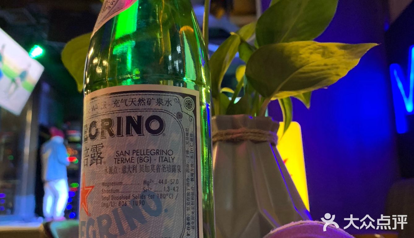 喜欢餐饮加上酒吧的组合