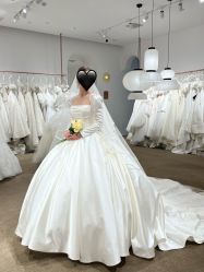 -派丽莫Pellimo原创设计婚纱品牌