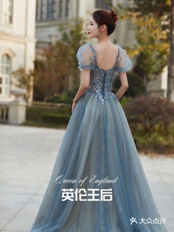 QUEEN|新品推荐 莫兰迪蓝色礼服裙，颜色好特别