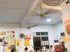 大堂-华哥新鲜猪精品美食