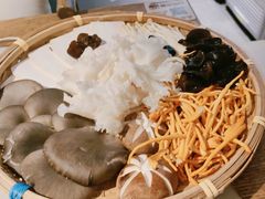 -尚尚仙·酸汤猪手·猪肚鸡火锅(华联万柳购物中心店)