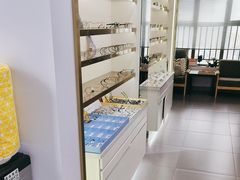 -视野联行眼镜•蔡司•依视路(温江店)