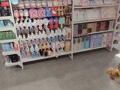 -名创优品(北京新中关购物中心地铁层店)