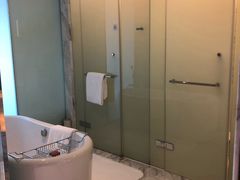 -上海滴水湖皇冠假日酒店