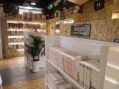 -新华里咖啡书吧(新华书店小寨店)