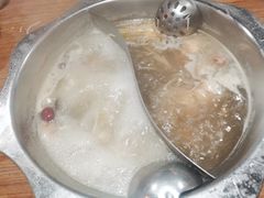 菌菇三鲜鸳鸯锅-傣妹火锅(南京东路一店)