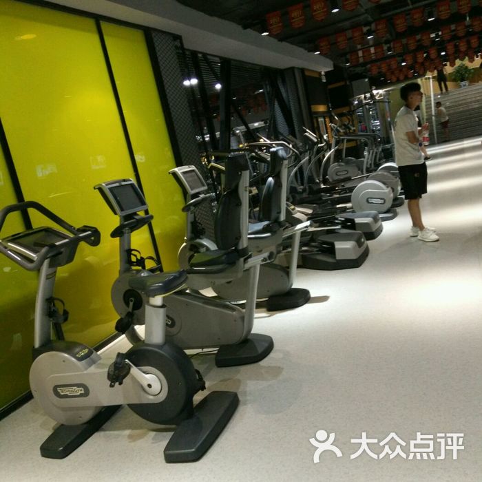 威凯体育游泳健身会所