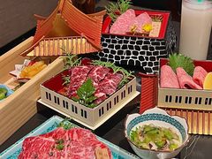 -山川小町·极番烧肉(新地假日广场店)