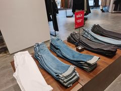 -URBAN REVIVO(上海中庚漫游城店)