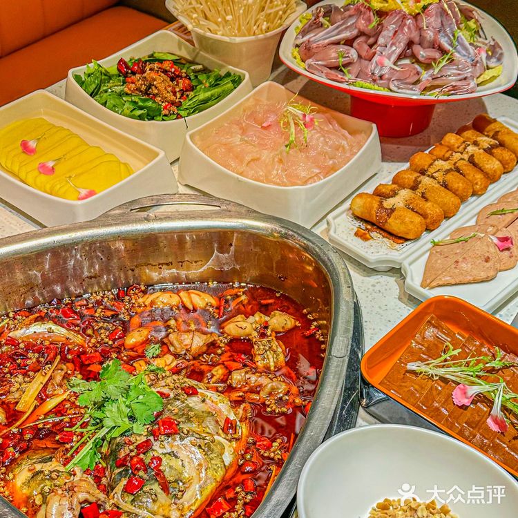 有生之年系列‼️在广州吃到了美蛙鱼头火锅
