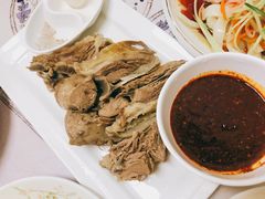 手抓羊肉半斤-贯贯吉·清真餐厅(浙江中路店)