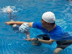 -梦翔龙湖滟澜山游泳俱乐部