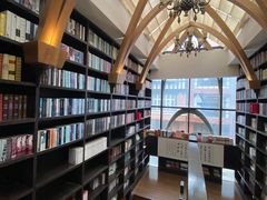 -钟书阁(松江泰晤士小镇店)