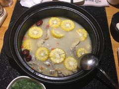 -洪氏嗨捞·广东猪肚鸡·椰子鸡火锅(西咸万象城店)