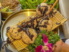 -围炉肉舍•炭烤活鳗•丹东海鲜烤肉(步行街店)