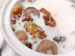 牛奶炖桃胶-广信牛奶甜品世家(台东店)
