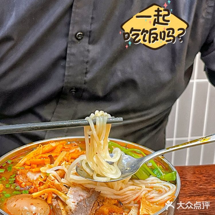 要排队的螺蛳粉，有那么好吃吗？