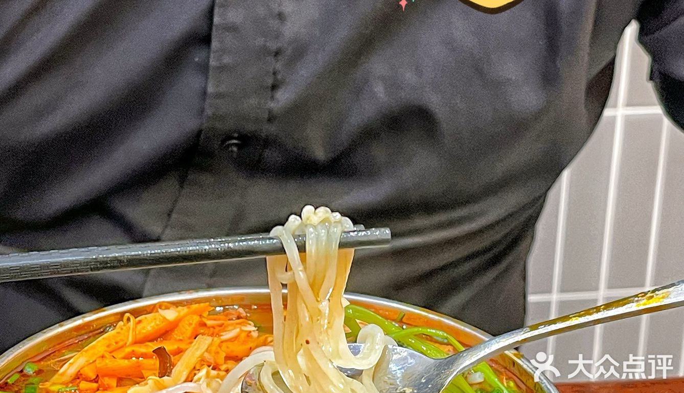 要排队的螺蛳粉,有那么好吃吗?