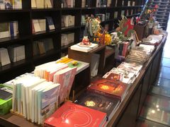 -钟书阁(松江泰晤士小镇店)