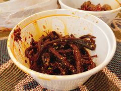 麻辣牛肉干-鑫记婆婆兔·成都特产·兔头手撕兔(太古里店)
