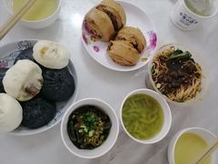 -李与白包子铺(桐梓林店)
