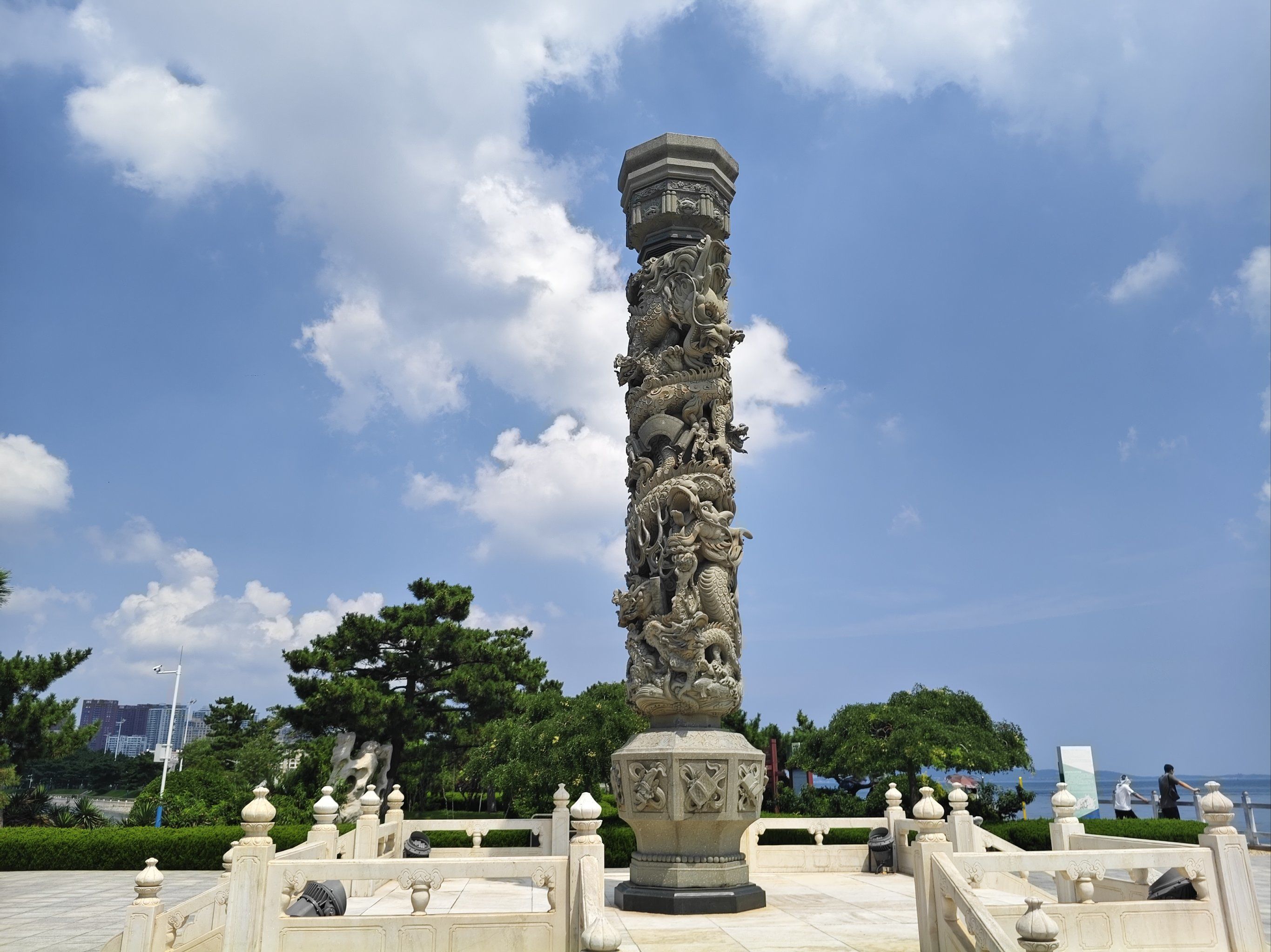 逛威海九龙湾公园,吃聚朋饺子