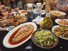 -东口码头·烧鸽子·鱼头泡饼·地方菜(金鹰悦城店)