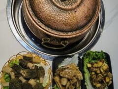 -菌海森林·非遗野生菌火锅(西山区滇池路摩根道店)