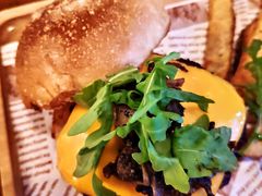 黑松露菌菇牛肉汉堡-COMMUNE幻师(上邦百汇城店)