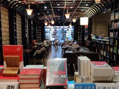 -钟书阁(松江泰晤士小镇店)