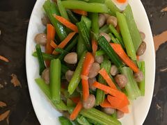 芹菜呛花生米-张包铺(道外店)