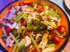 -临界音乐酒馆·小龙虾·江湖菜(华熙LIVE·鱼洞店)