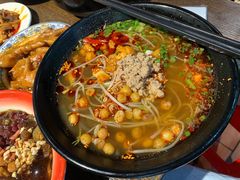 -爆炸头阿姨小四川正宗川味小吃(无任何分店)