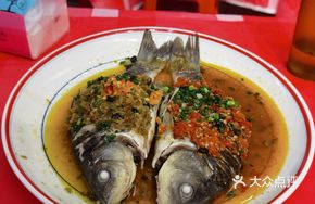 Steamed Wild Crucian Carp with Chopped Chili