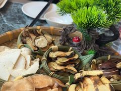 -慢丽江·云南野生菌土鸡锅(西山店)