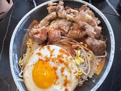 烤牛肉盖浇饭-HONGA HONGA雄家(曹路店)