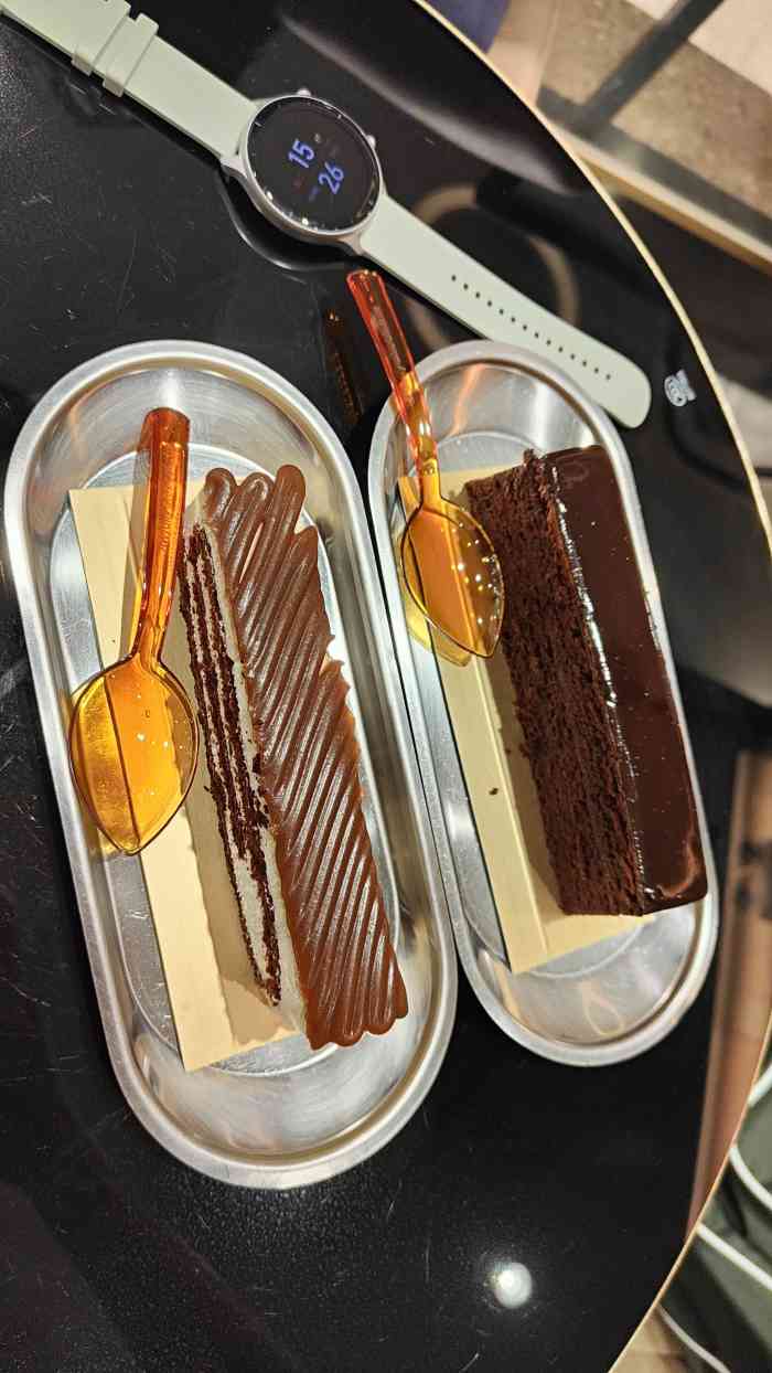 awfully chocolate(人广来福士店)-"这家的巧克力蛋糕最爱啊,一层一层