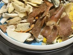 -菌之家·专业纯野生菌火锅·特色炒菌