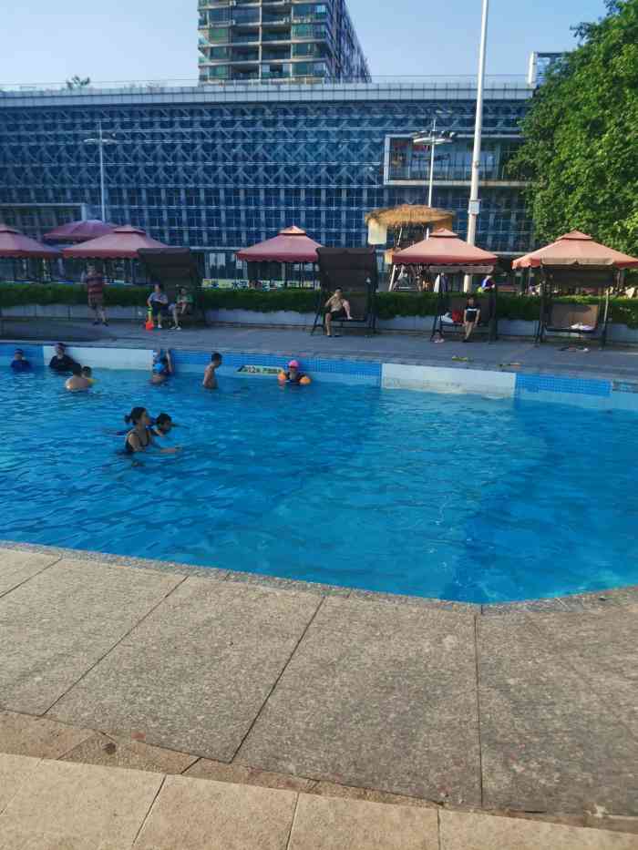 西郊沙滩游泳场-"没有之前那么多人了,比较舒服,小朋友玩得.