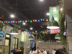 大堂-超越炭火牛蛙火锅鸡(河东店)