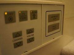 到处都是的控制面板-王府半岛酒店