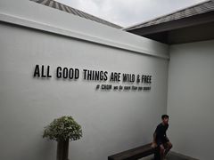 -Chom Cafe and Restaurant