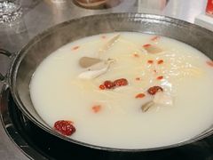 -鹿鸣山草本茶香火锅(园西路店)