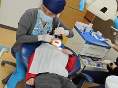 -瑞尔齿科(上海长风大悦城店)