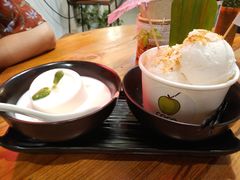 -莓园冰淇淋店