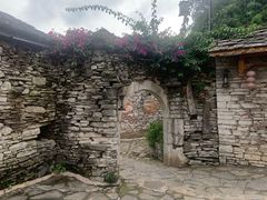 -高荡千年布依古寨旅游景区