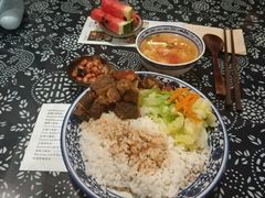 红烧牛腩饭-蜗牛小馆醉乡民谣云南菜(惠新西里店)