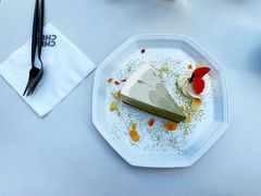 抹茶渐变慕斯-彳亍咖啡·这里(水湾路店)