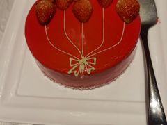 草莓慕斯-广州瑞士酒店贝拉诺自助西餐厅